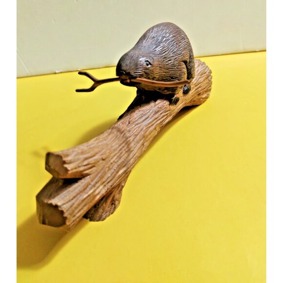 Vintage Carved Wood Art Detailed Beaver on a Log signed E. Hirt 8" x 4" - Picture 5 of 15
